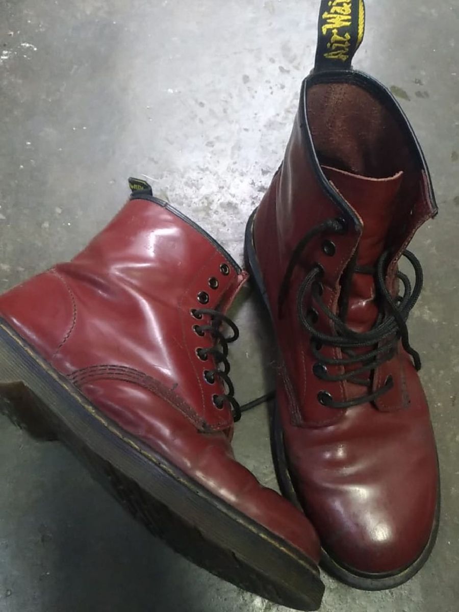 bota masculina vermelha