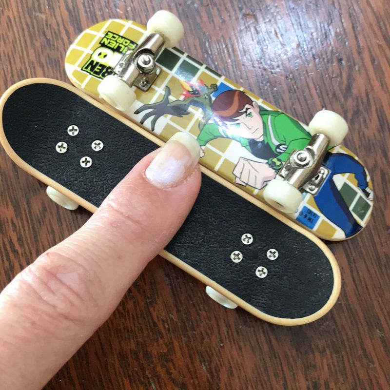 Dois Skates de Dedo Ben 10 Brinquedo Ben 10 Nunca Usado 42224606 enjoei