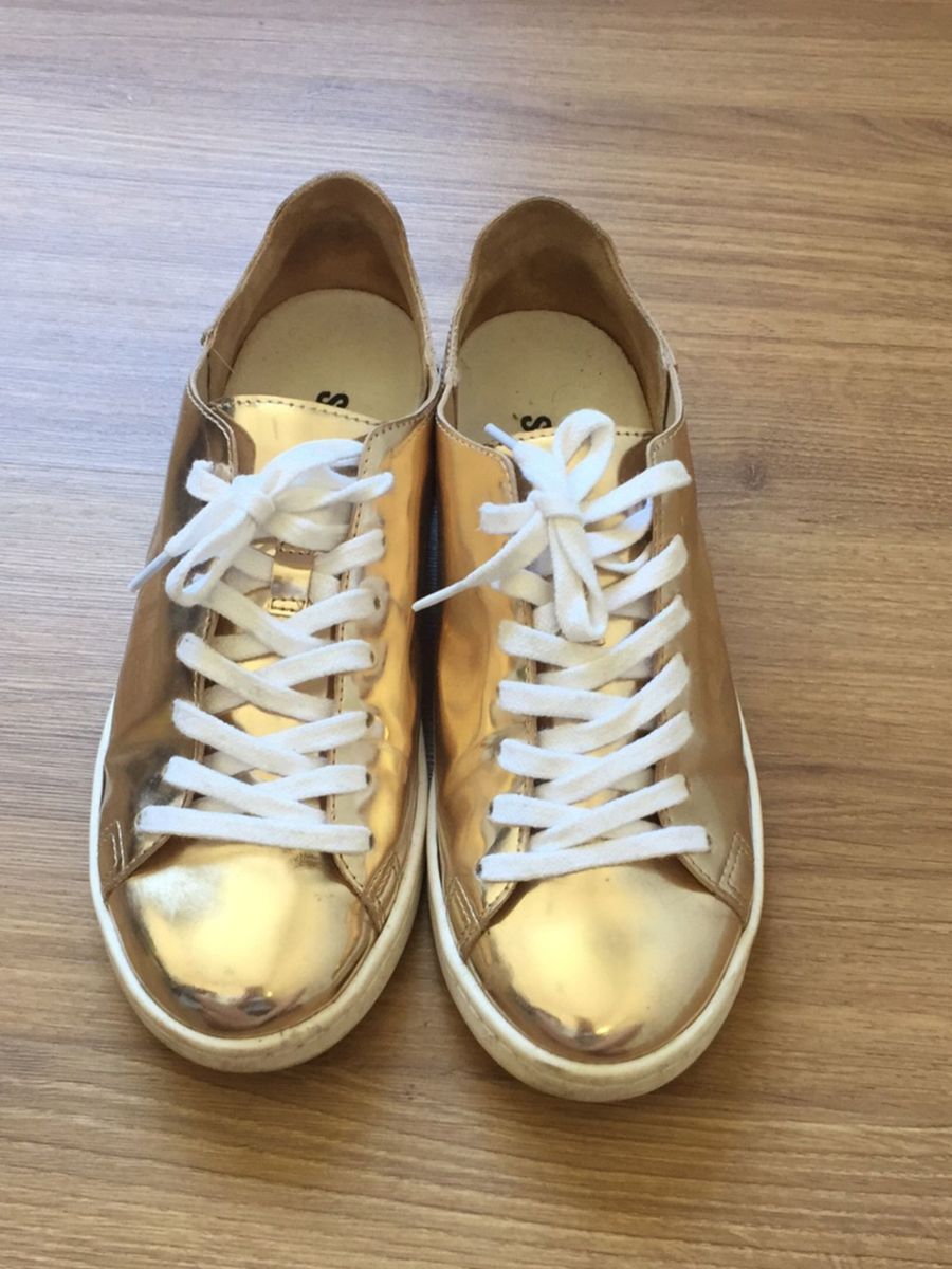 tenis dourado schutz