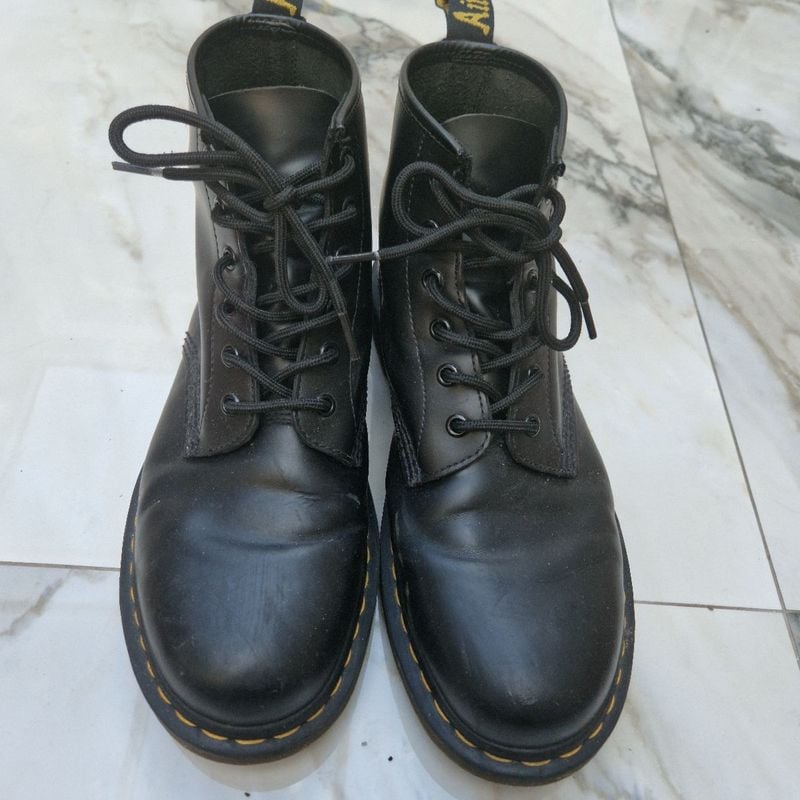 Doc martens air cushioned hot sale sole