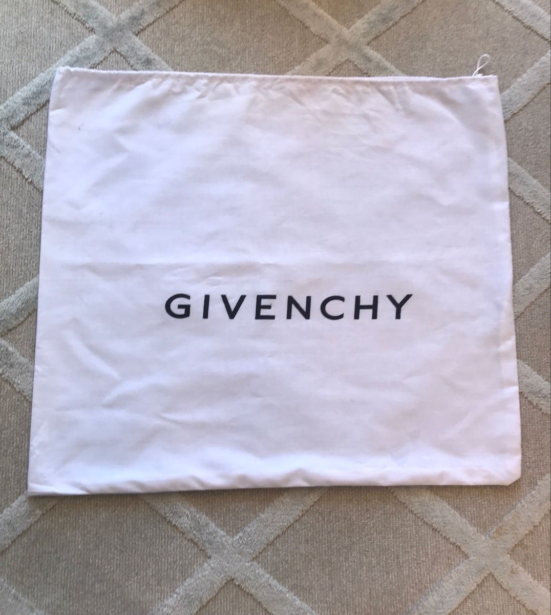 Dust best sale bag givenchy