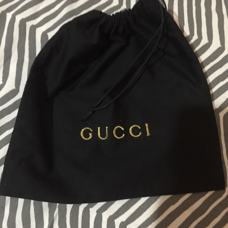 Dust Bag Gucci Preta e Dourada Original Usado 75972432 enjoei