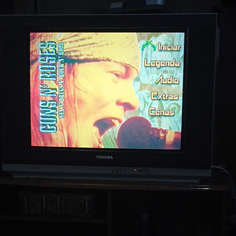 Dvd Guns N' Roses Documentário e Entrevistas Legendado em Português, TV e  Display Guns N' Roses Dvd Usado 92644307