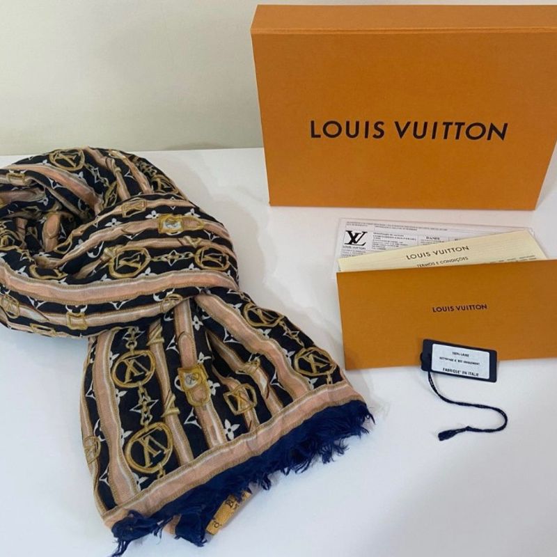 Cachecol Louis Vuitton em Oferta