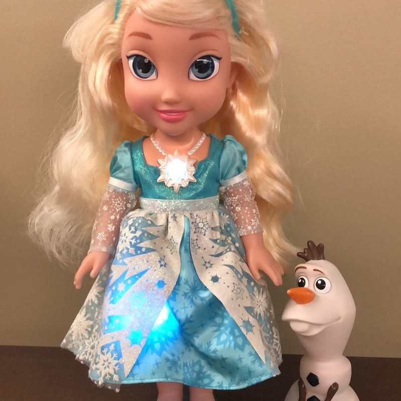 Boneca Elsa Que Canta, Vestido com Luz, Frozen 2, Mimo