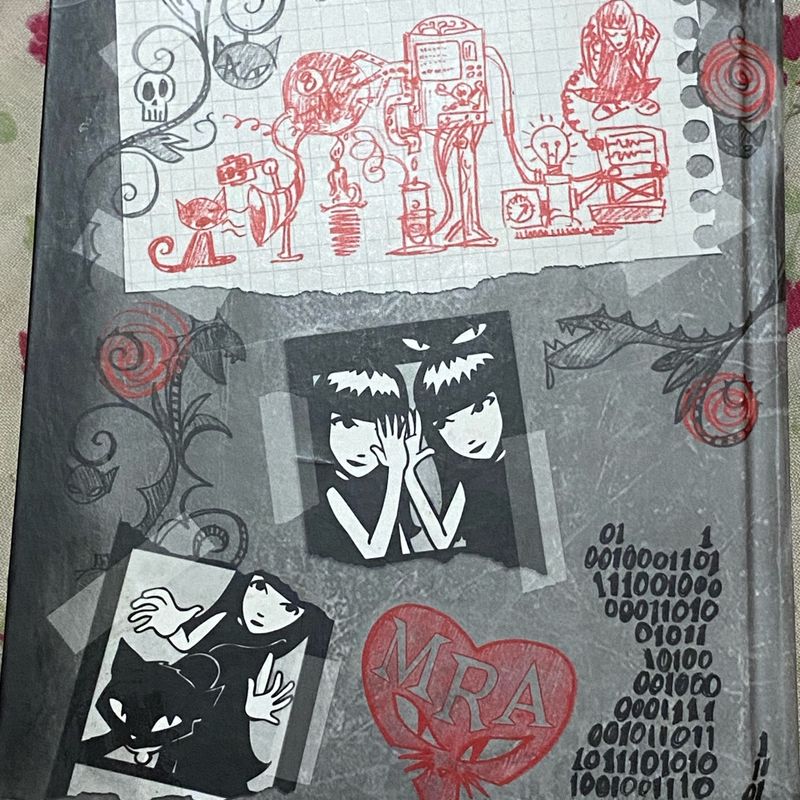Emily The Strange Livro | Produto Vintage e Retro Usado 97116217