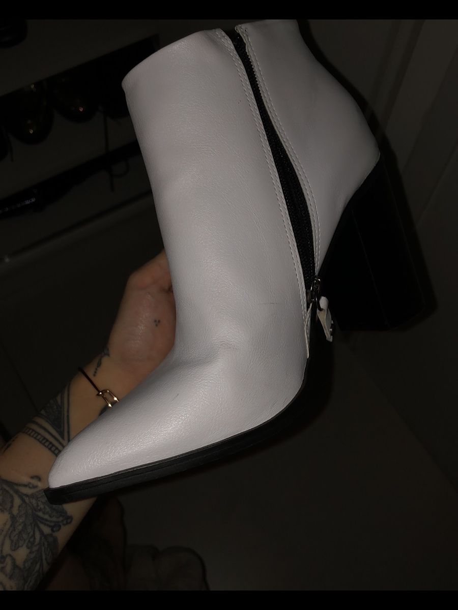 bota branca riachuelo