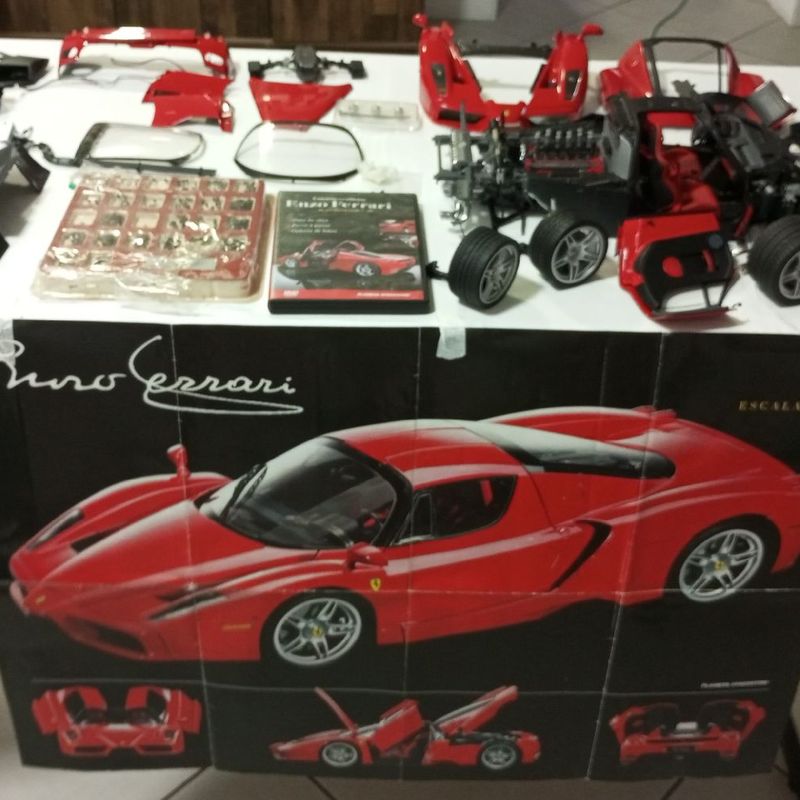 Enzo Ferrari Escala 1/10 para Montar | Carro Planeta Deagostini