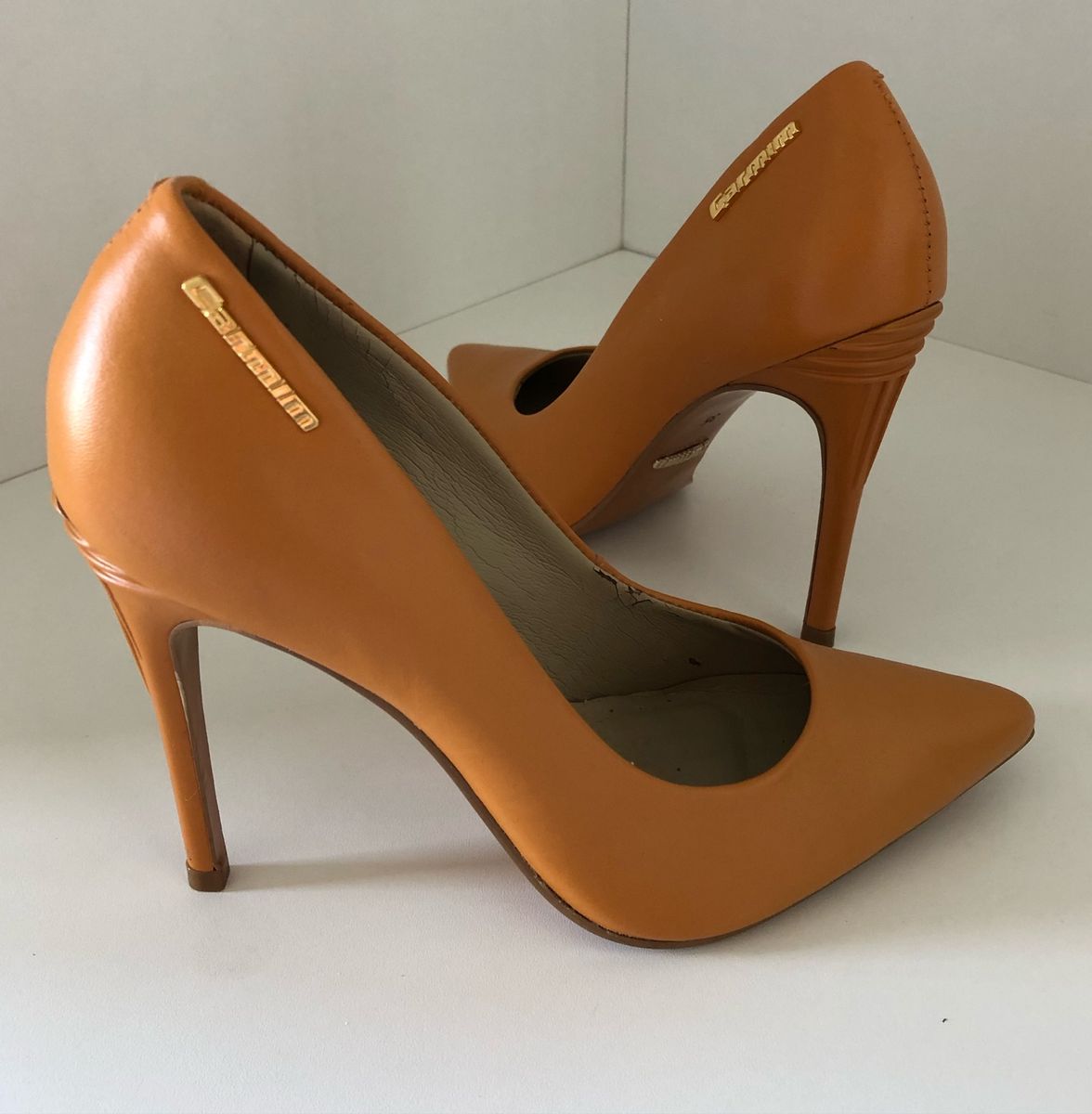 scarpin cor mostarda