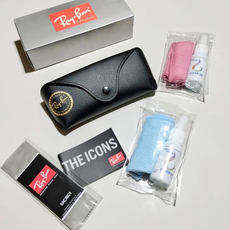 Ray-Ban store With Case