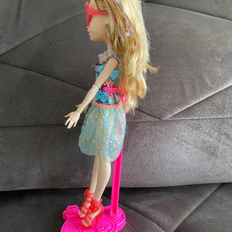 Boneca Ever After High Ashlynn Ella Praia Encantada