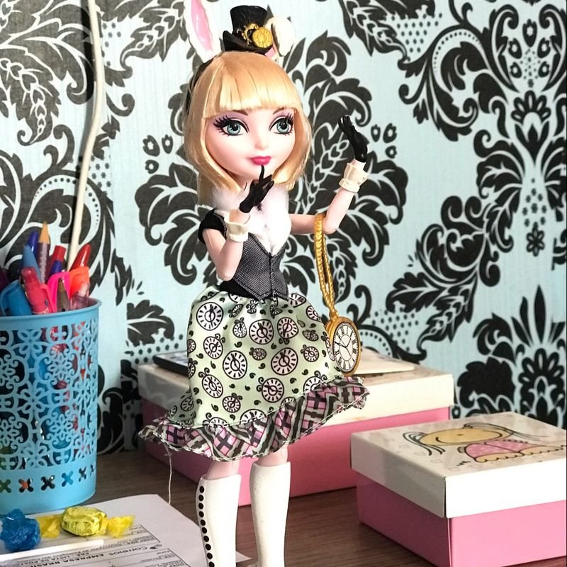 Boneca Ever After High Arco e Flecha Bunny Blanc - Mattel : :  Brinquedos e Jogos