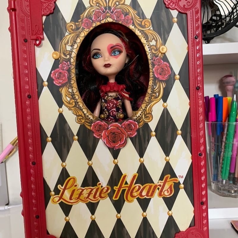 Ever After High Lizzie Hearts Spring Unsprung Book Playset