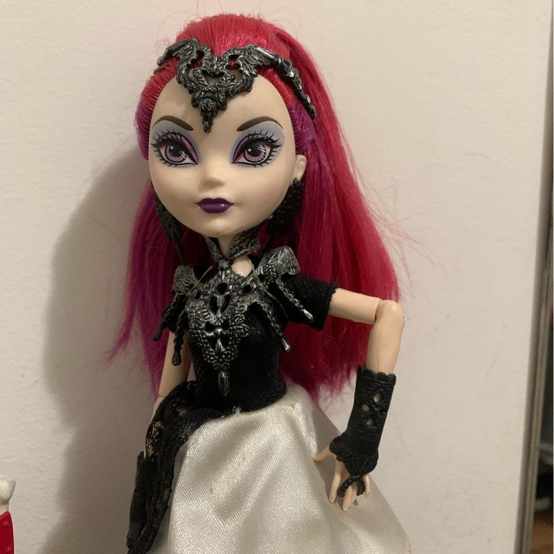 Ever after high store dolls