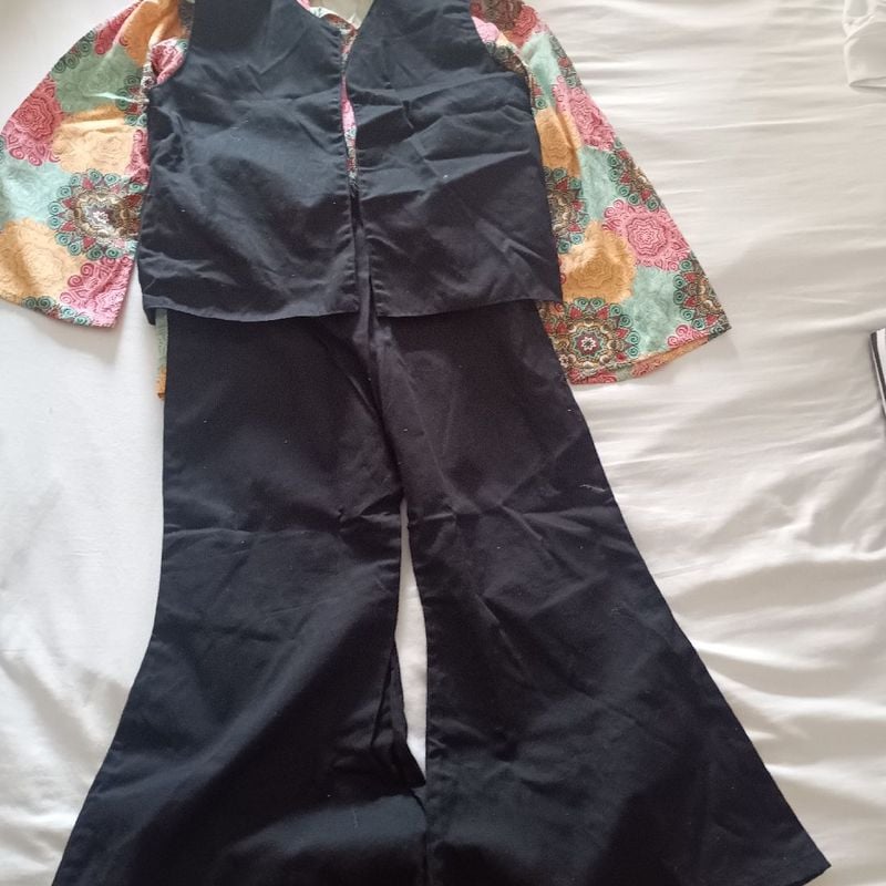 Fantasia Anos 80 Infantil Calça Colete e Blusa Anos 80 Usado