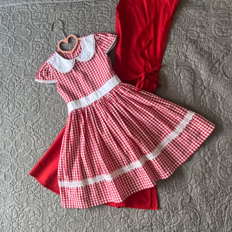 Vestido Chapeuzinho Vermelho com Capa