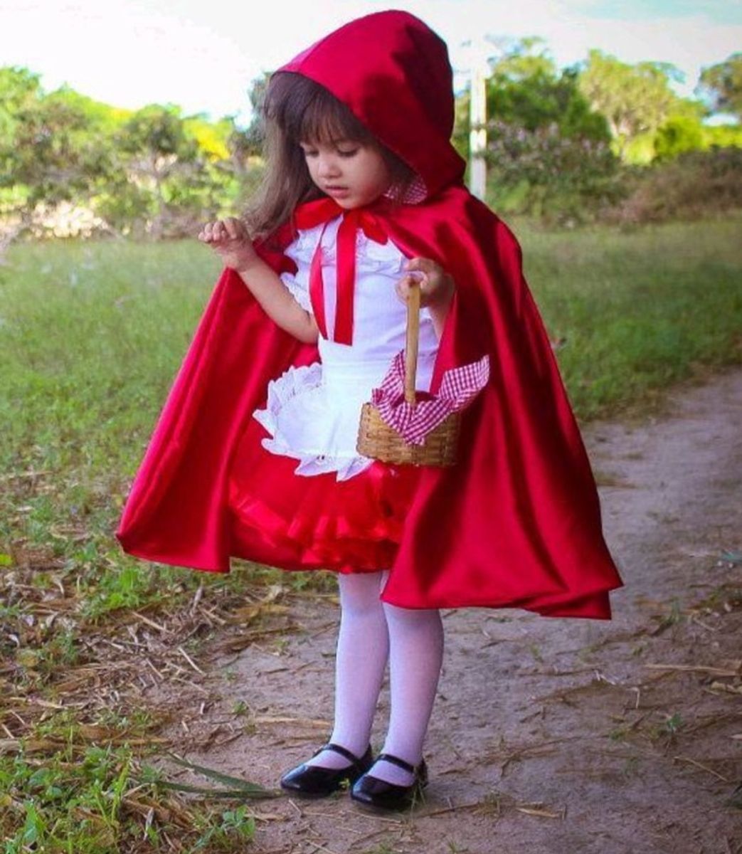 Vestido Chapeuzinho Vermelho com Capa