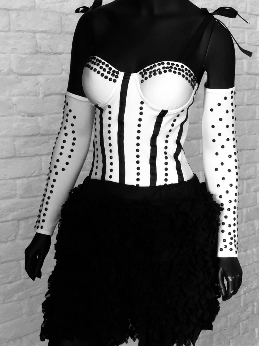 Fantasia de Carnaval e Festa Preto e Branco | Saia Feminina Grafitum ...