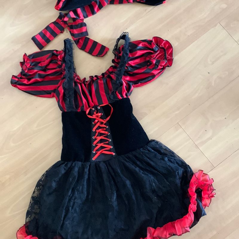 Fantasias Pirata Infantil Rebelde Feminina Vestido e Chapéu em Promoção na  Americanas