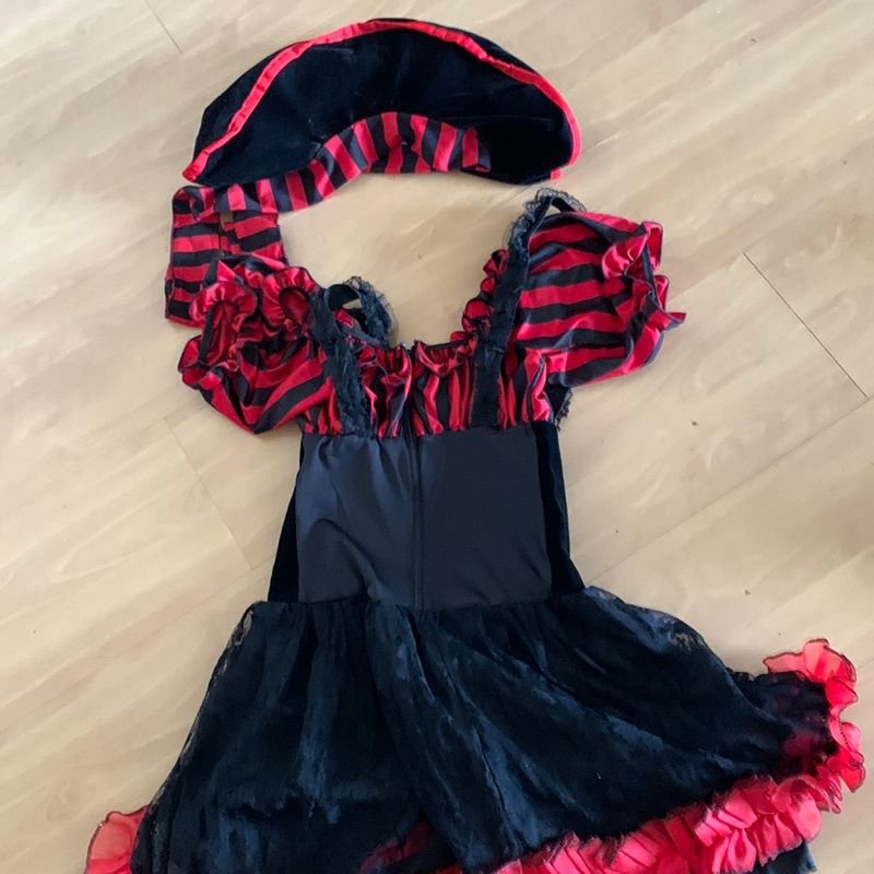 Fantasias Pirata Infantil Rebelde Feminina Vestido e Chapéu em Promoção na  Americanas