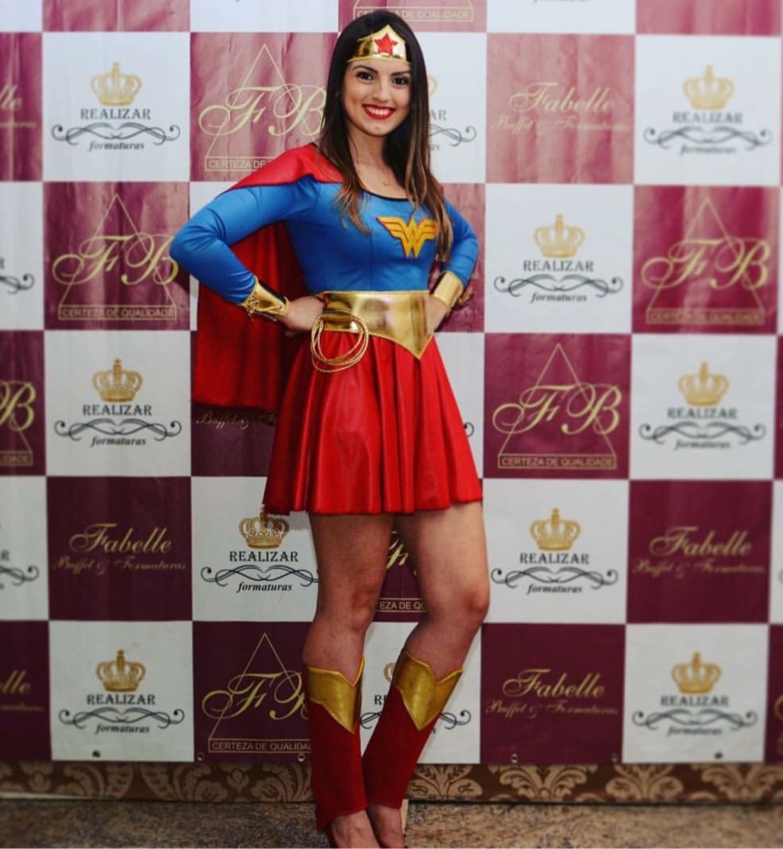 mulher maravilha de vestido