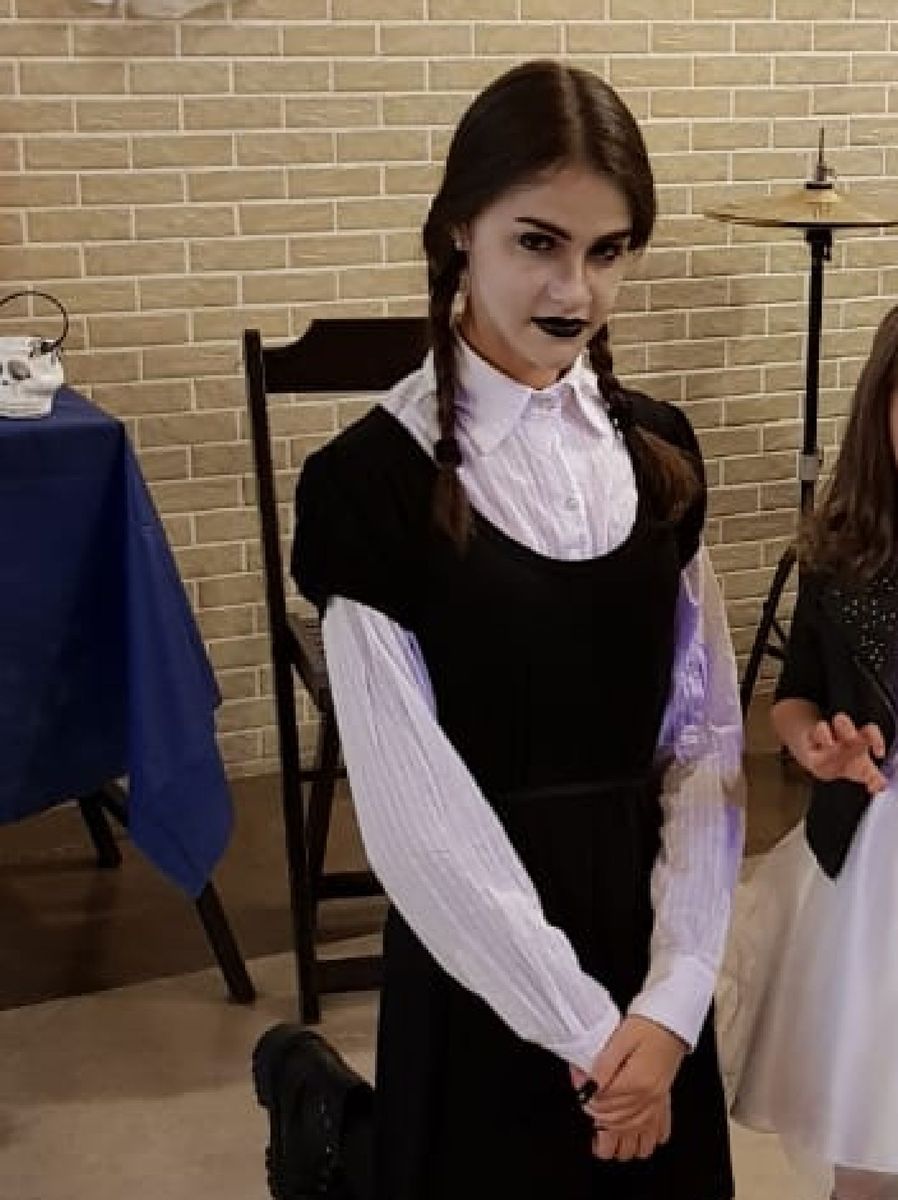 Wandinha addams roupa