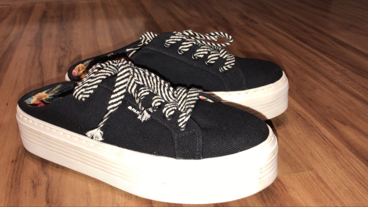 tenis farm aberto atras