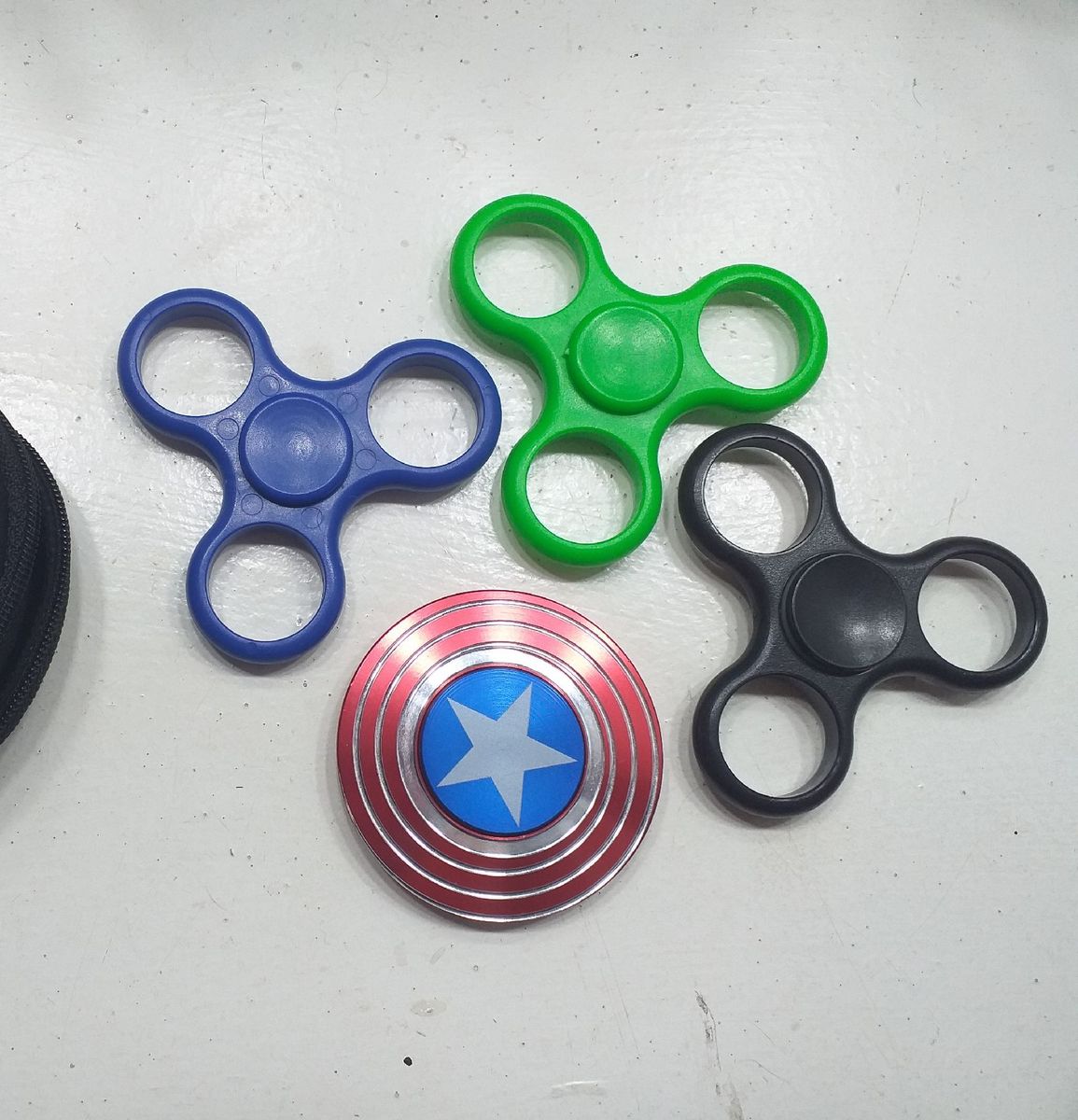 Brinquedo Giratório Spiner com Simbolo do Capitão América fidget spiner -  Leões de Prata - Fidget Spinner - Magazine Luiza