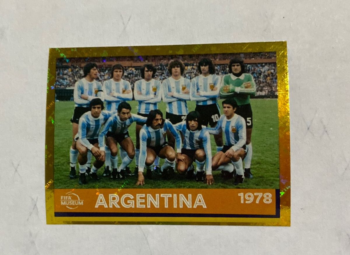 figurinha-dourada-fwc-24-argentina-copa-do-mundo-2022-livro-panini