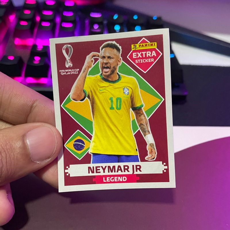 Figurinha Extra do Neymar Jr. Bordô Legend da Copa do Mundo do