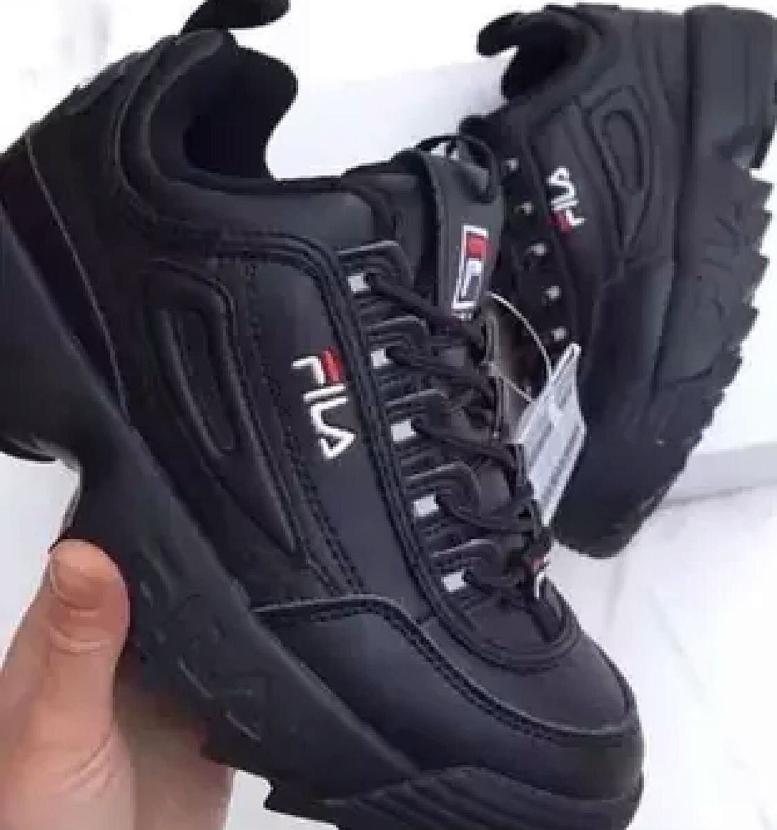 tenis fila disruptor preto replica