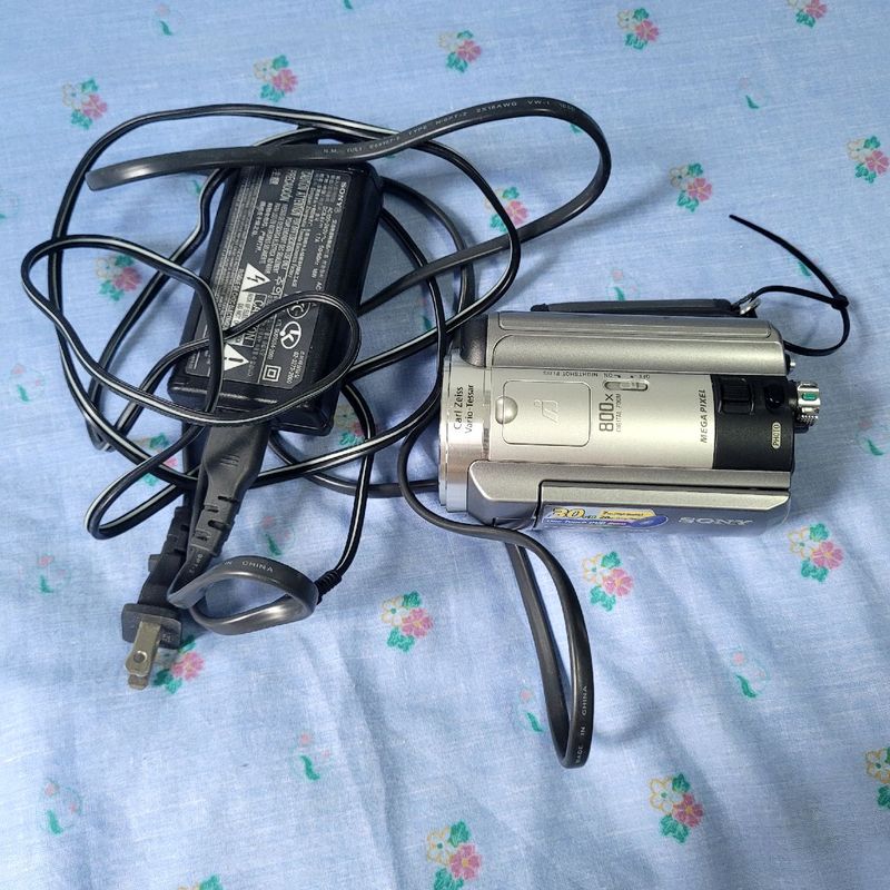 Filmadora Sony Handycam Dcr-Sr60 12x Optical Zoom 30gb Hd +