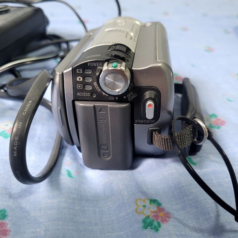 Filmadora Sony Handycam Dcr-Sr60 12x Optical Zoom 30gb Hd +
