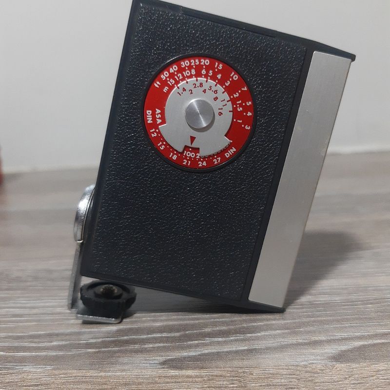 Flash électronique HYUGA 303G – Modèle Compact 7R II (occasion)