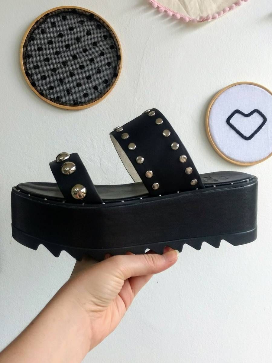 sandália flatform tratorada