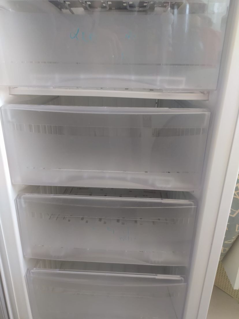 Freezer Vertical 203 Litros Electrolux Fe26 Branco