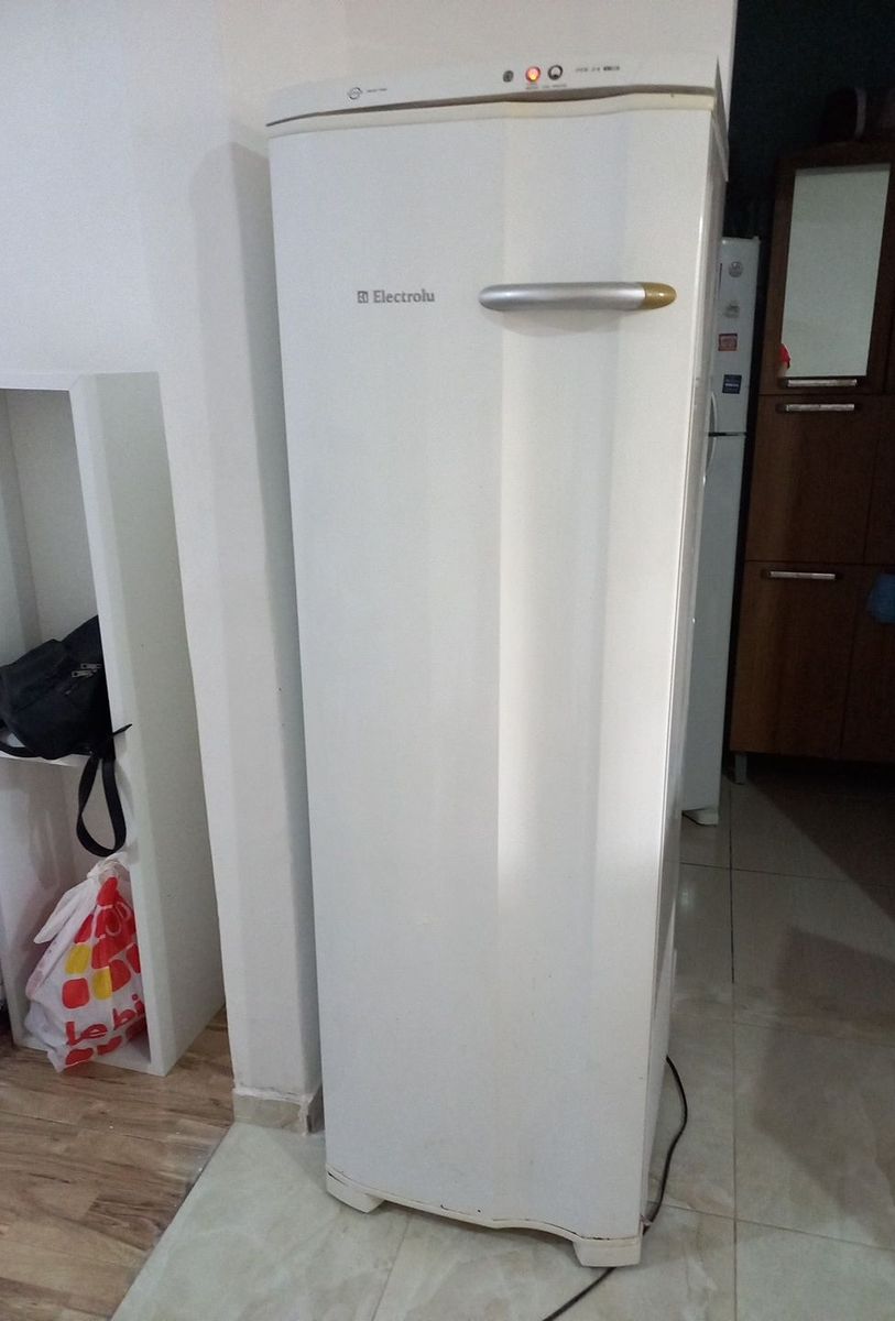 Freezer Vertical Electrolux Ffe24 Frost Free 218 Litros