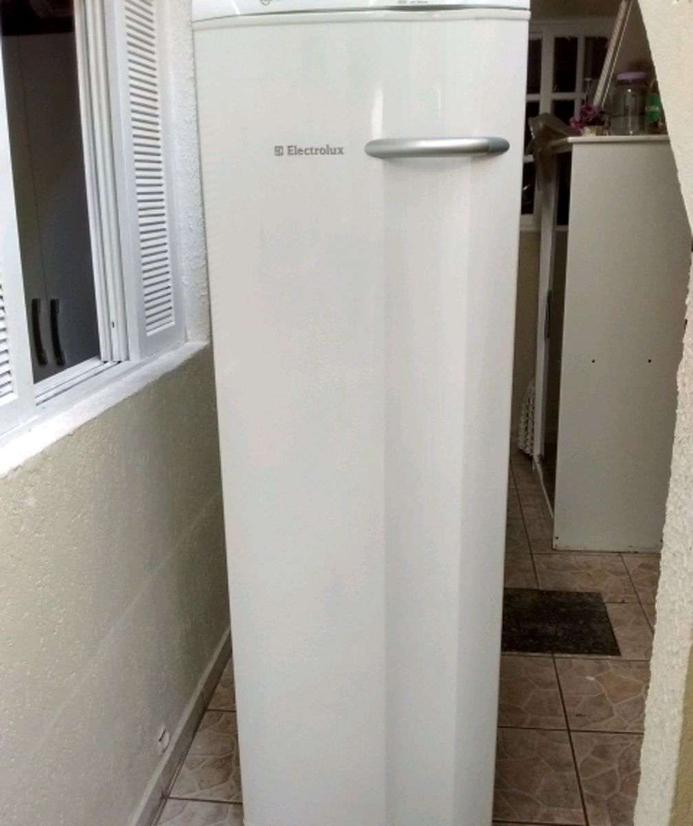 Freezer Vertical Electrolux Ffe24 Frost Free 218l 220v