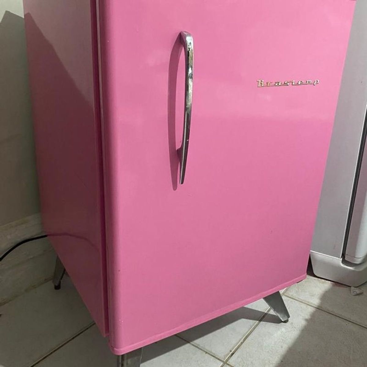 Frigobar Retrô Rosa Brastemp 76ltrs Móvel de Cozinha Brastemp Usado