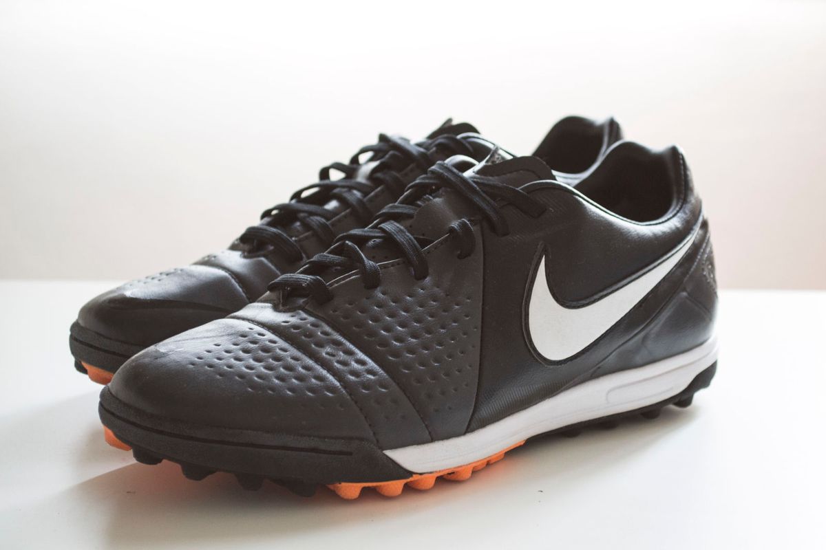 tenis nike masculino futebol