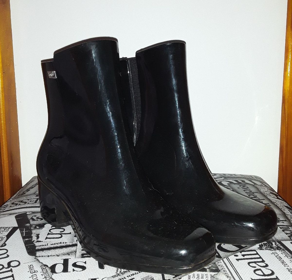 bota feminina verniz cano curto zaxy