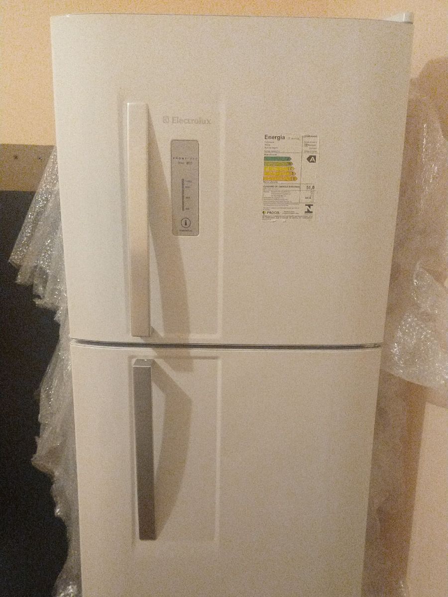 Geladeira Usada Frost Free Electrolux Móvel de Cozinha Usado 57369841