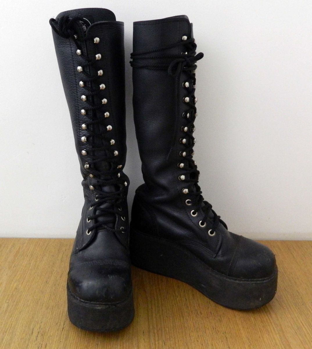 bota gotica feminina