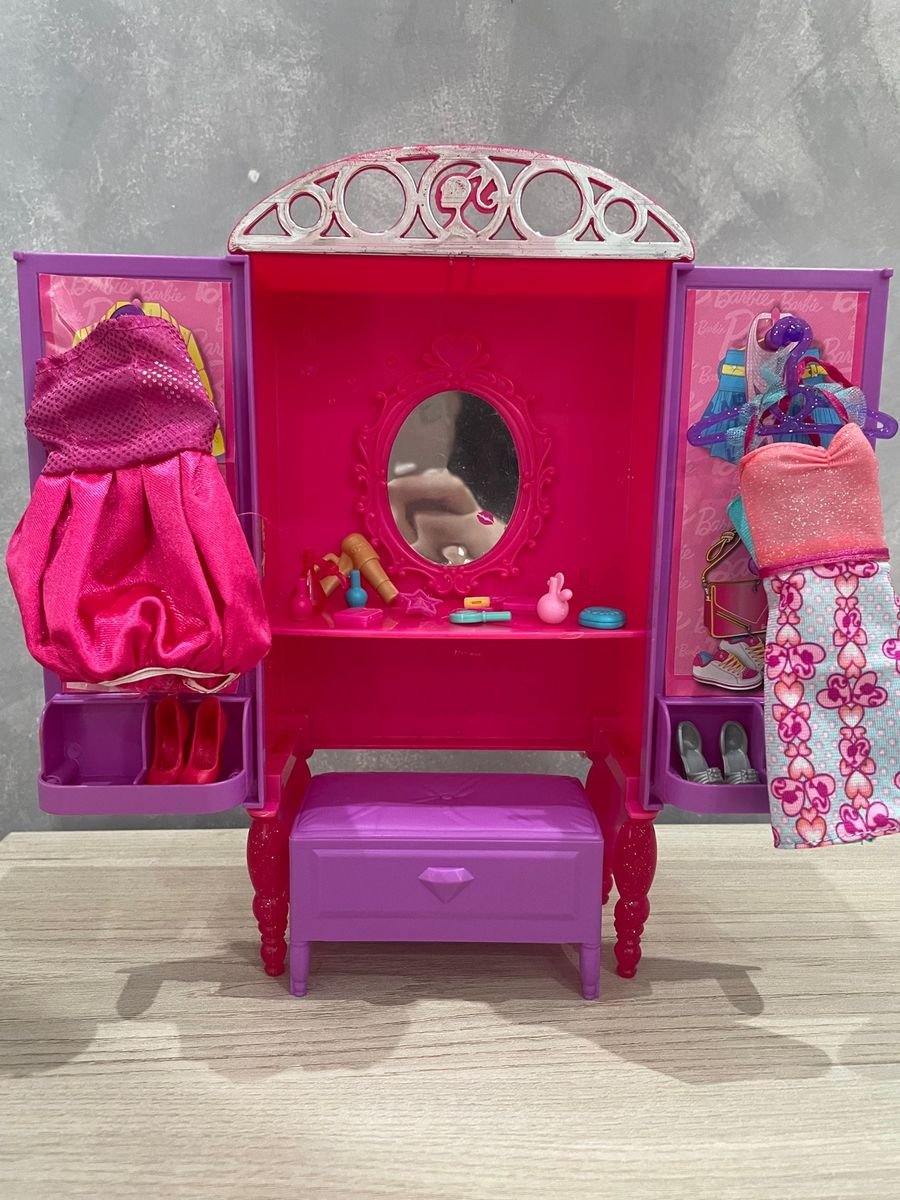 Guarda Roupa da Barbie Original, Completo, com Muitos Itens Extra, Ótimo  Estado!!!!!!! | Brinquedo Barbie Usado 91267545 | enjoei