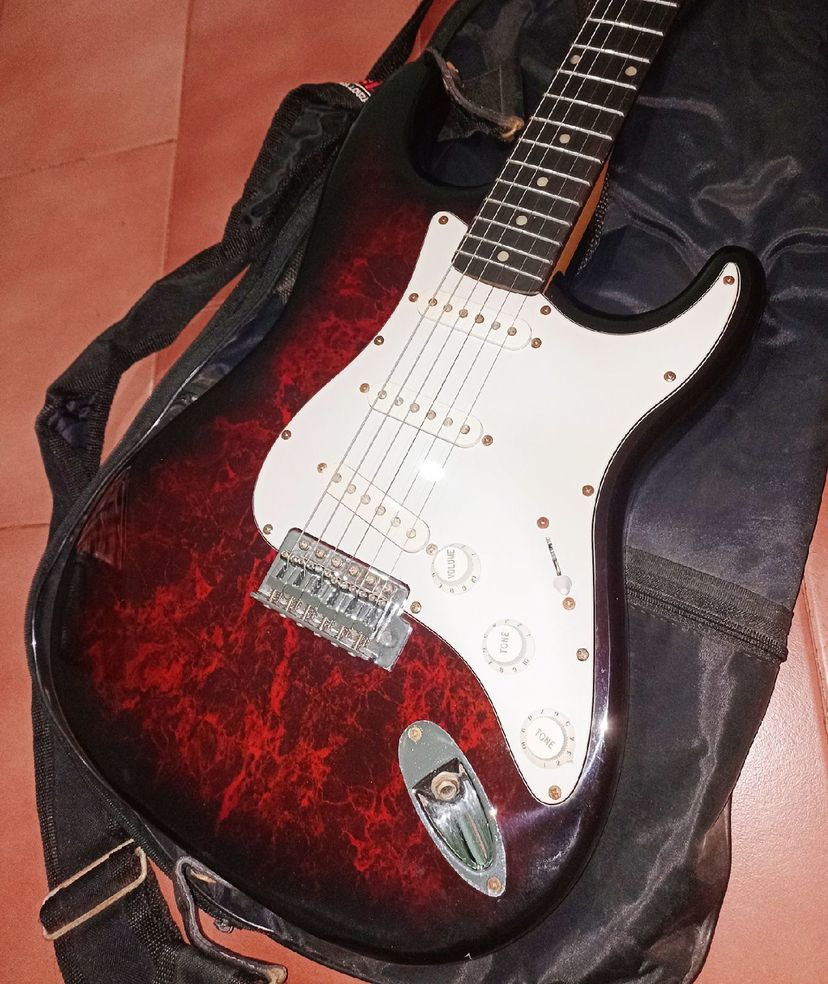 Guitarra Condor Rx20s Preta e Vermelho/vinho | Item de Música Condor ...