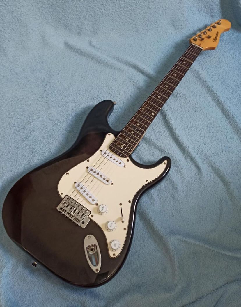 Guitarra Hurricane Stratocaster Item de Música Hurricane Usado