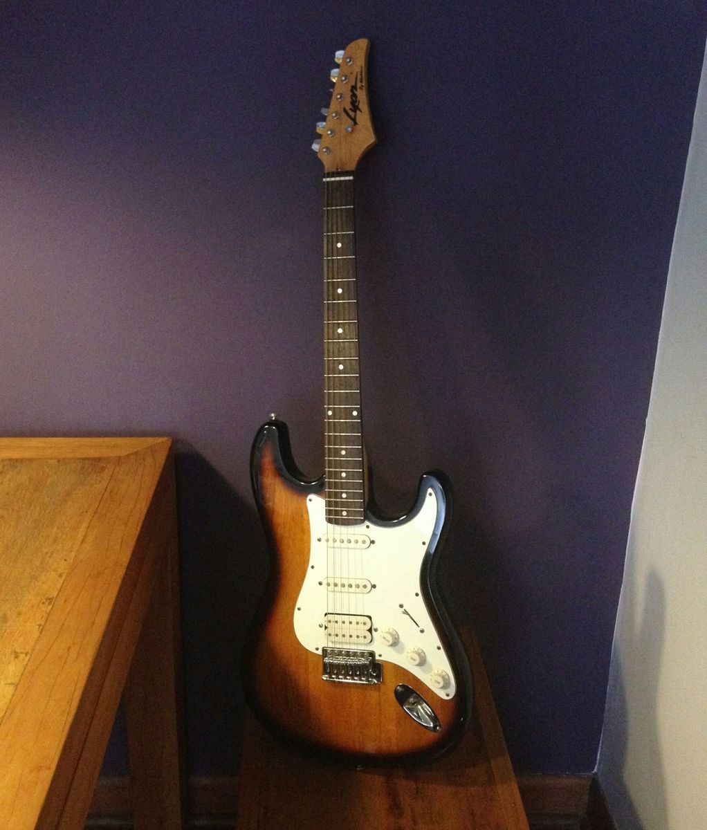 Washburn deals lyon stratocaster