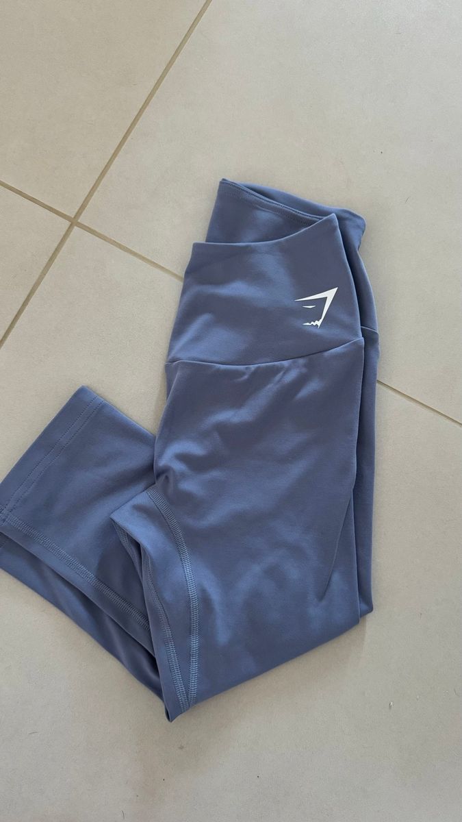 https://photos.enjoei.com.br/gymshark-training-cropped-leggings-light-blue/1200xN/czM6Ly9waG90b3MuZW5qb2VpLmNvbS5ici9wcm9kdWN0cy8yOTQ5MDk5Ni9kYTRkY2Y1YzQwYmM0YjBjYzdmNjM5NGIyYmU3NWYzOS5qcGc