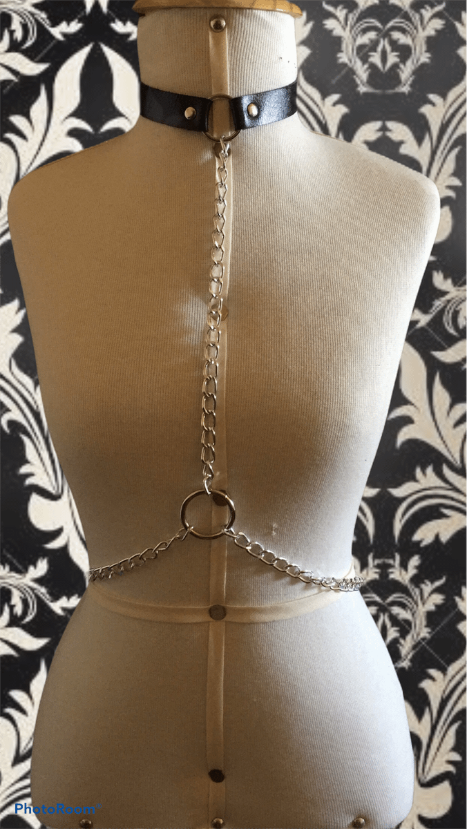 Harness em Couro com Corrente Bijuteria Feminina Morticiasstore Nunca