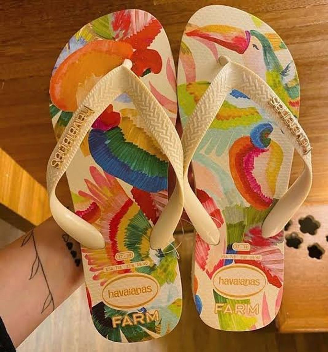 Havaianas Farm Dança Dos Tucanos | Rasteira Feminina Farm Nunca Usado ...